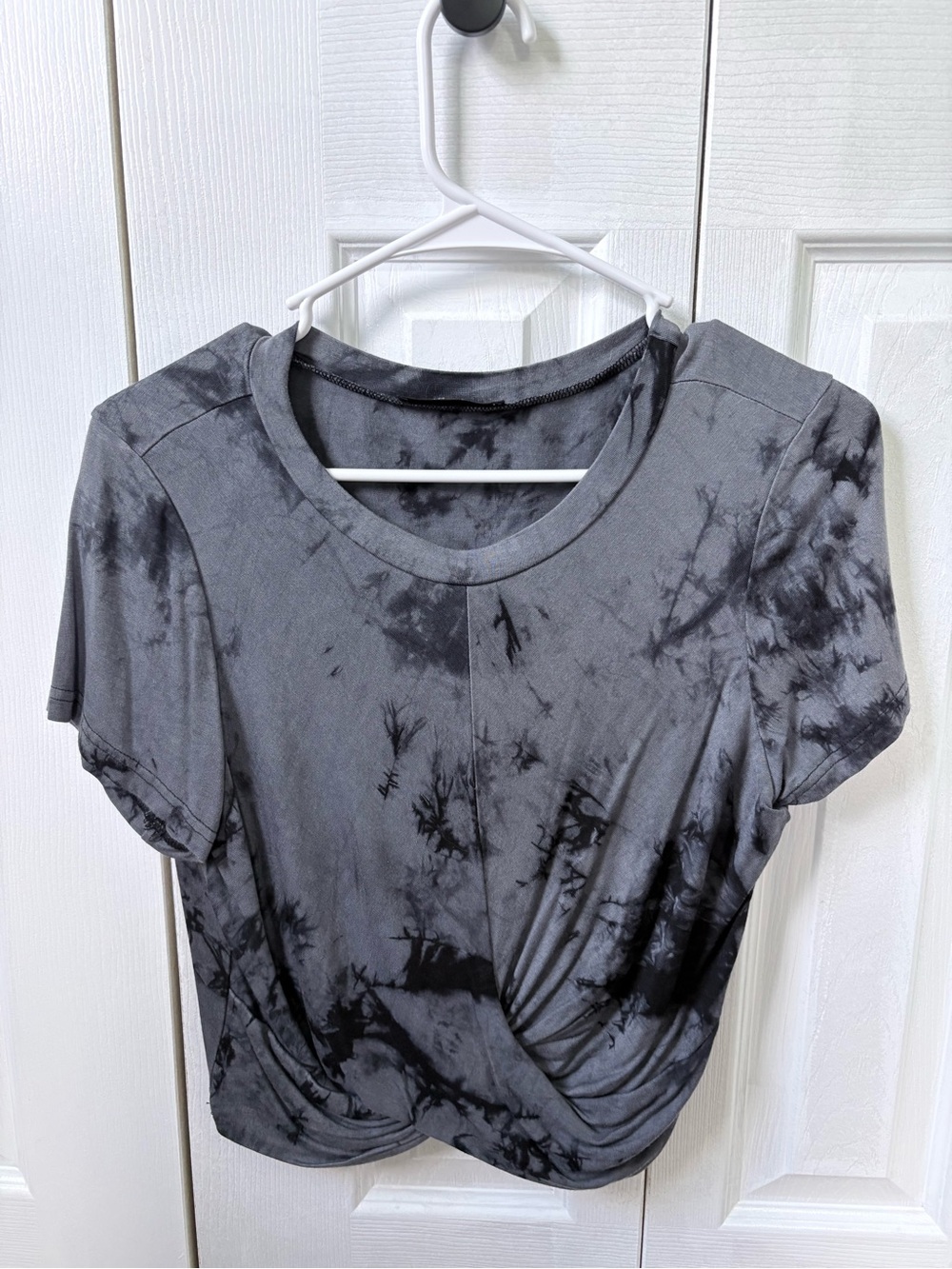 SHEIN Gray & Black Tie-Dye Twist Front Short Sleeve Top